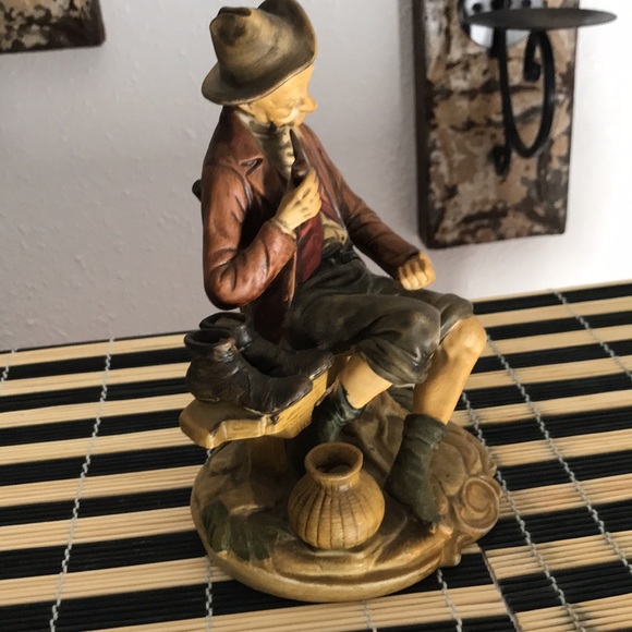 Man sitting on a bench - Picture 7 of 8